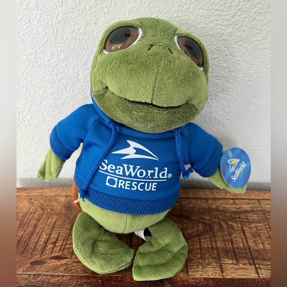 SeaWorld Rescue Green Turtle Plush Toy. New with tags.